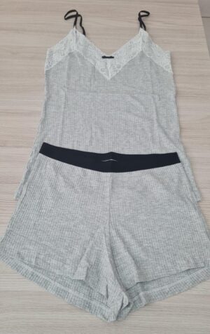 307583- PIJAMA SHORT DOLL CANELADO CINZA